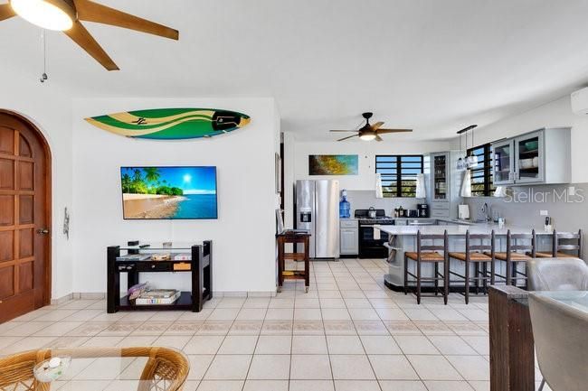 На продажу: $1,850,000 (5 спален, 4 ванн, 4500 Квадратных фут)