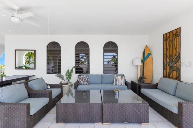 На продажу: $1,850,000 (5 спален, 4 ванн, 4500 Квадратных фут)