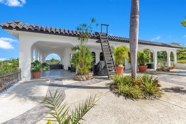 На продажу: $1,850,000 (5 спален, 4 ванн, 4500 Квадратных фут)