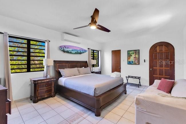 На продажу: $1,850,000 (5 спален, 4 ванн, 4500 Квадратных фут)