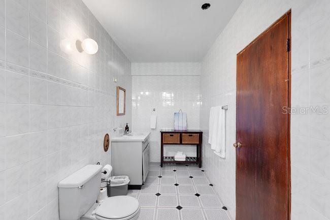 На продажу: $1,850,000 (5 спален, 4 ванн, 4500 Квадратных фут)