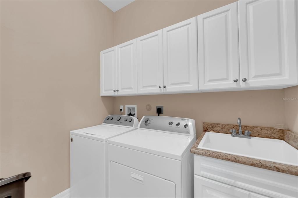 For Sale: $595,000 (3 beds, 2 baths, 2072 Square Feet)