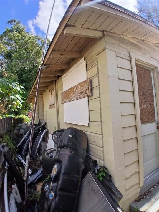 待售: $199,900 (2 贝兹, 1 浴室, 594 平方英尺)