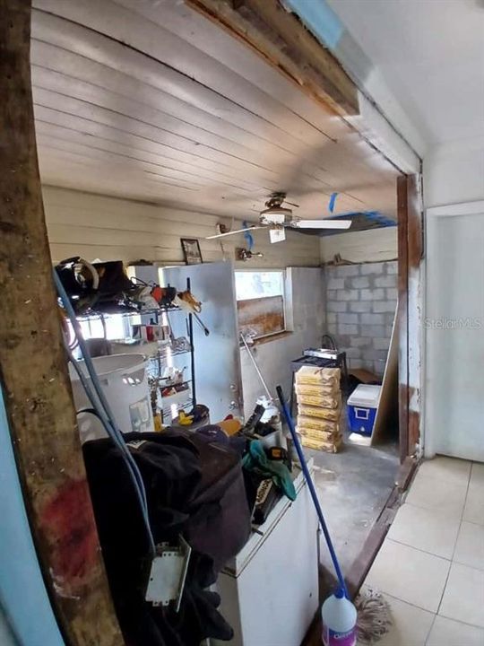 待售: $199,900 (2 贝兹, 1 浴室, 594 平方英尺)