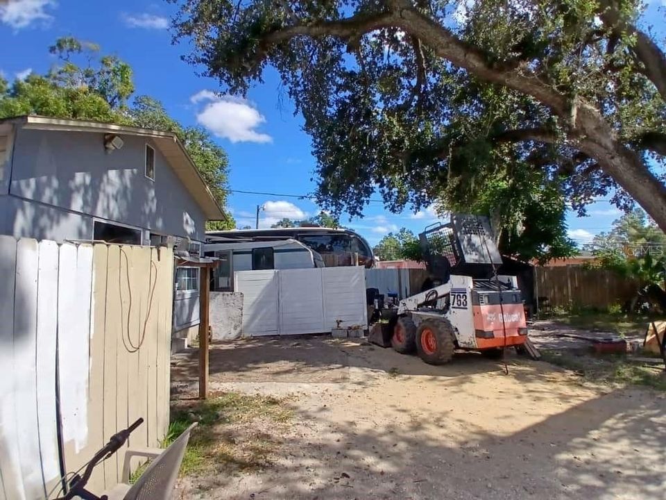 待售: $199,900 (2 贝兹, 1 浴室, 594 平方英尺)