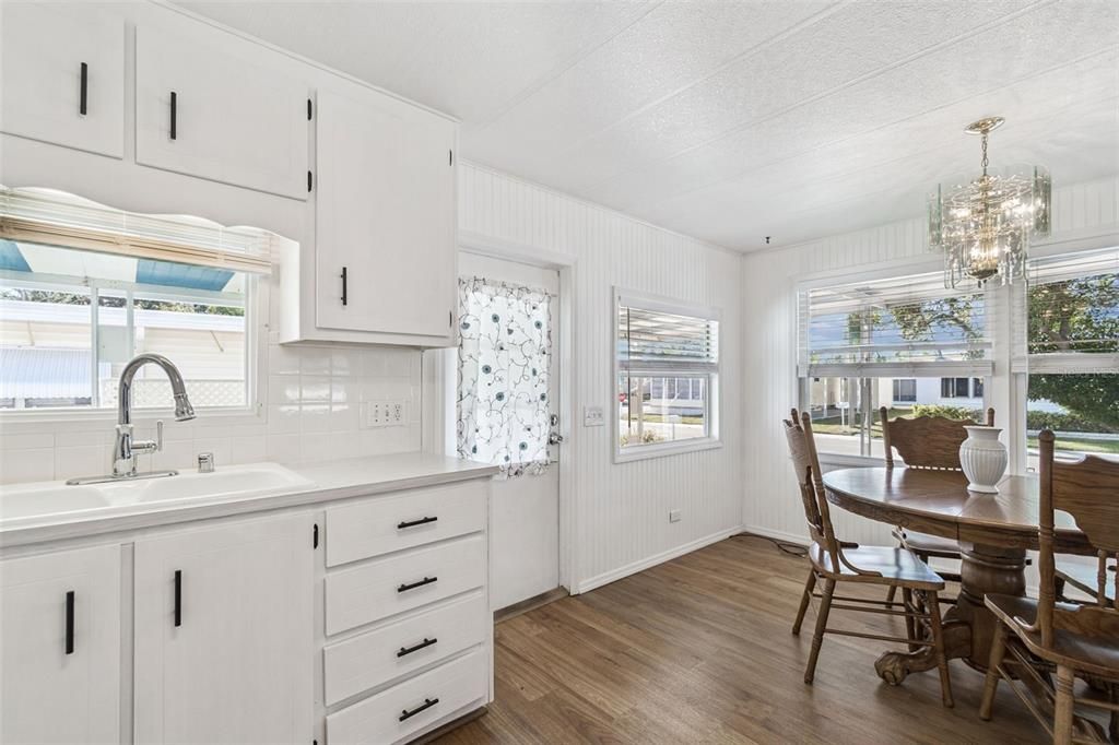 待售: $165,000 (2 贝兹, 2 浴室, 864 平方英尺)