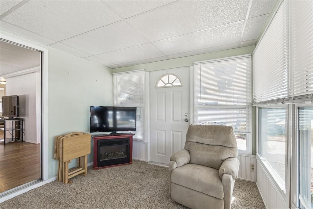 待售: $165,000 (2 贝兹, 2 浴室, 864 平方英尺)