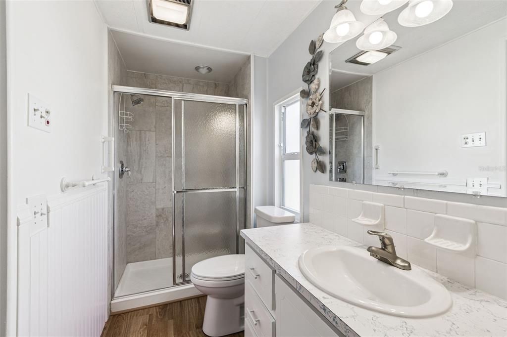 待售: $165,000 (2 贝兹, 2 浴室, 864 平方英尺)