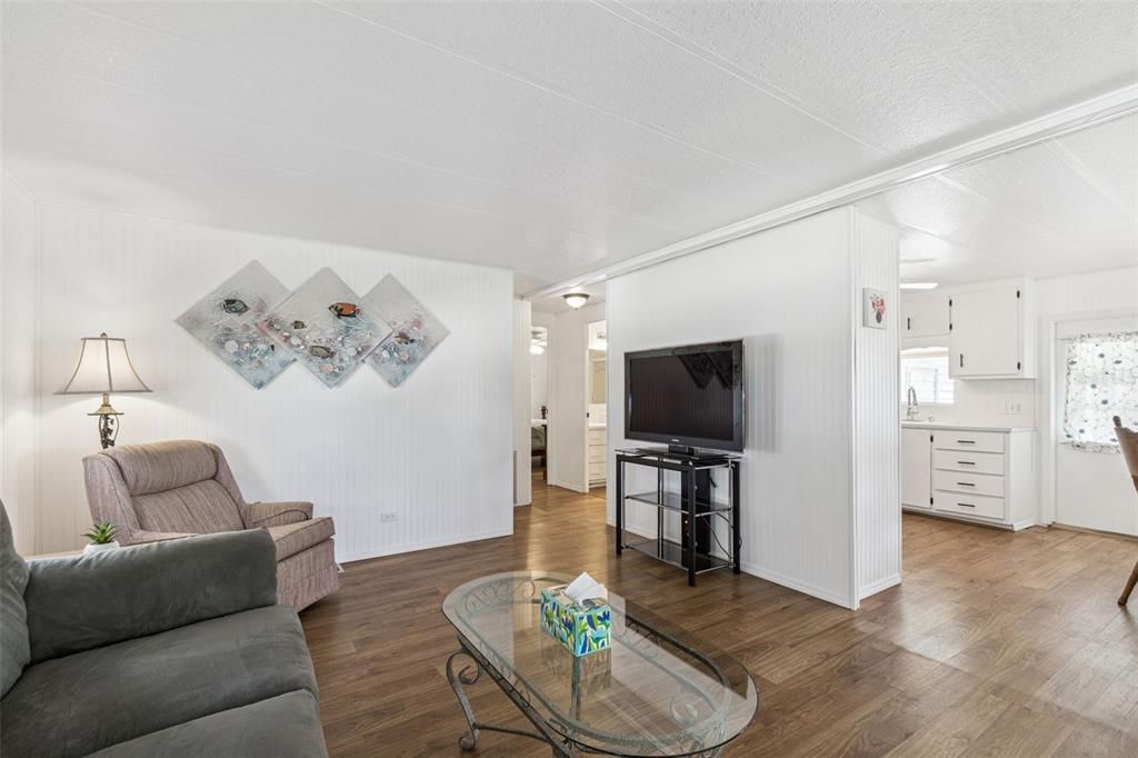 待售: $165,000 (2 贝兹, 2 浴室, 864 平方英尺)