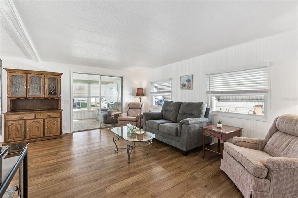 待售: $165,000 (2 贝兹, 2 浴室, 864 平方英尺)