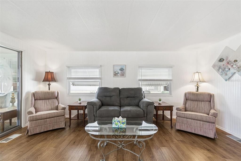 待售: $165,000 (2 贝兹, 2 浴室, 864 平方英尺)