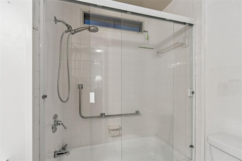 待售: $165,000 (2 贝兹, 2 浴室, 864 平方英尺)