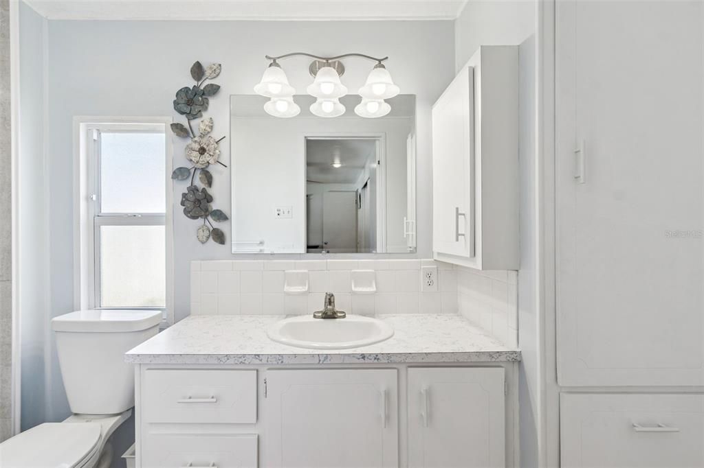 待售: $165,000 (2 贝兹, 2 浴室, 864 平方英尺)