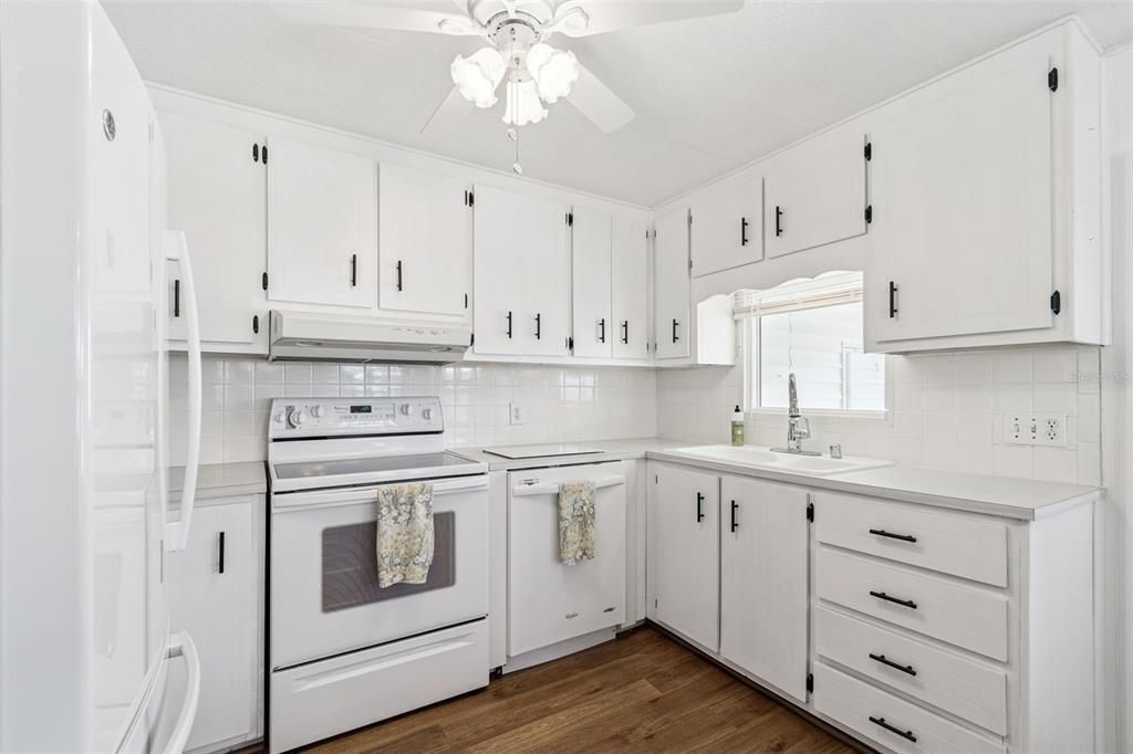 待售: $165,000 (2 贝兹, 2 浴室, 864 平方英尺)