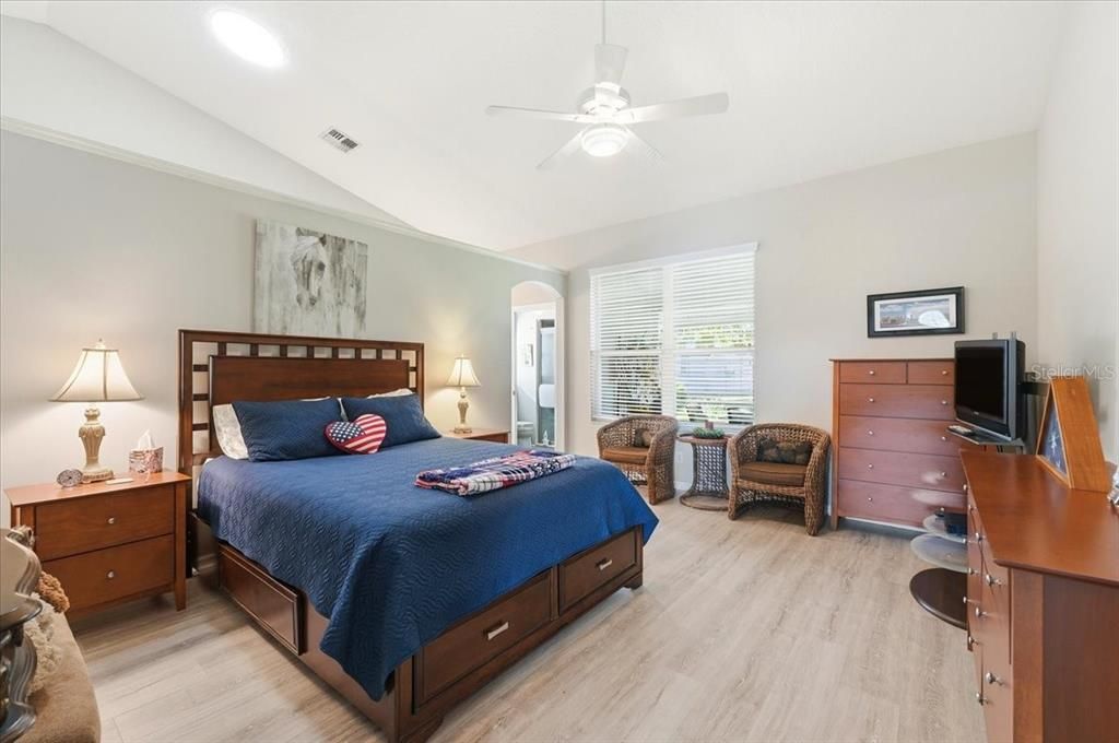 Active With Contract: $300,000 (3 beds, 2 baths, 1799 Square Feet)