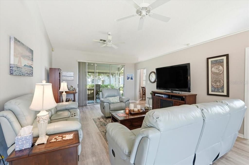 Active With Contract: $300,000 (3 beds, 2 baths, 1799 Square Feet)