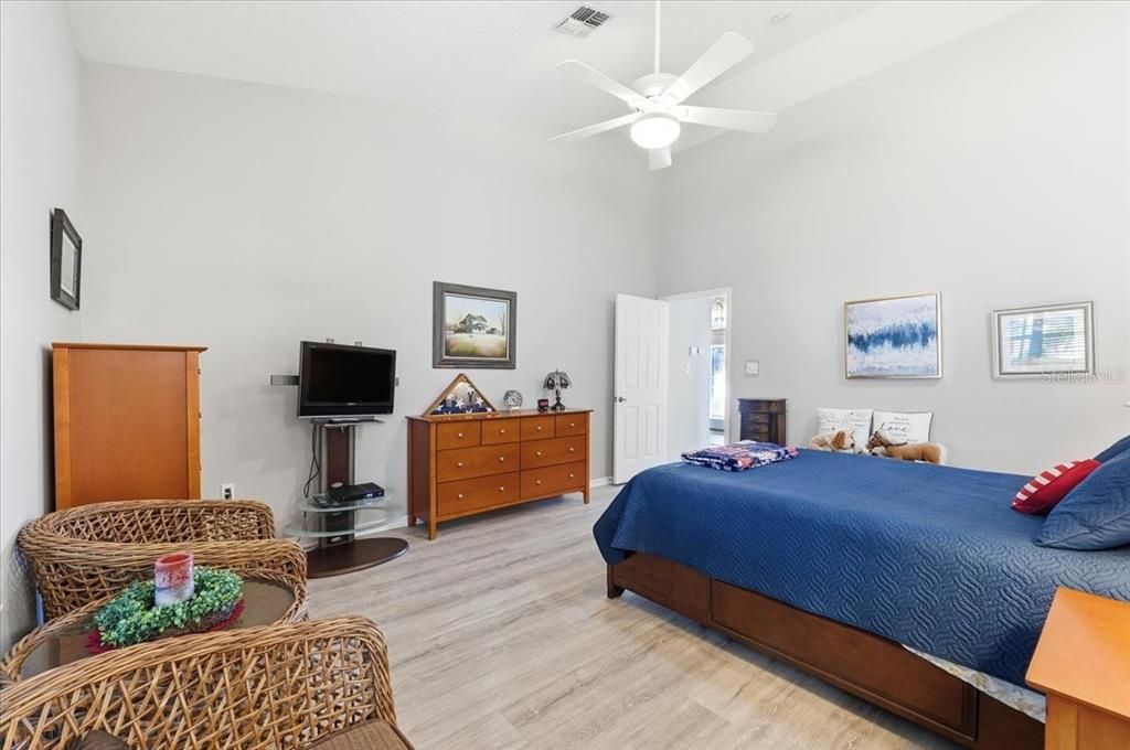 Active With Contract: $300,000 (3 beds, 2 baths, 1799 Square Feet)