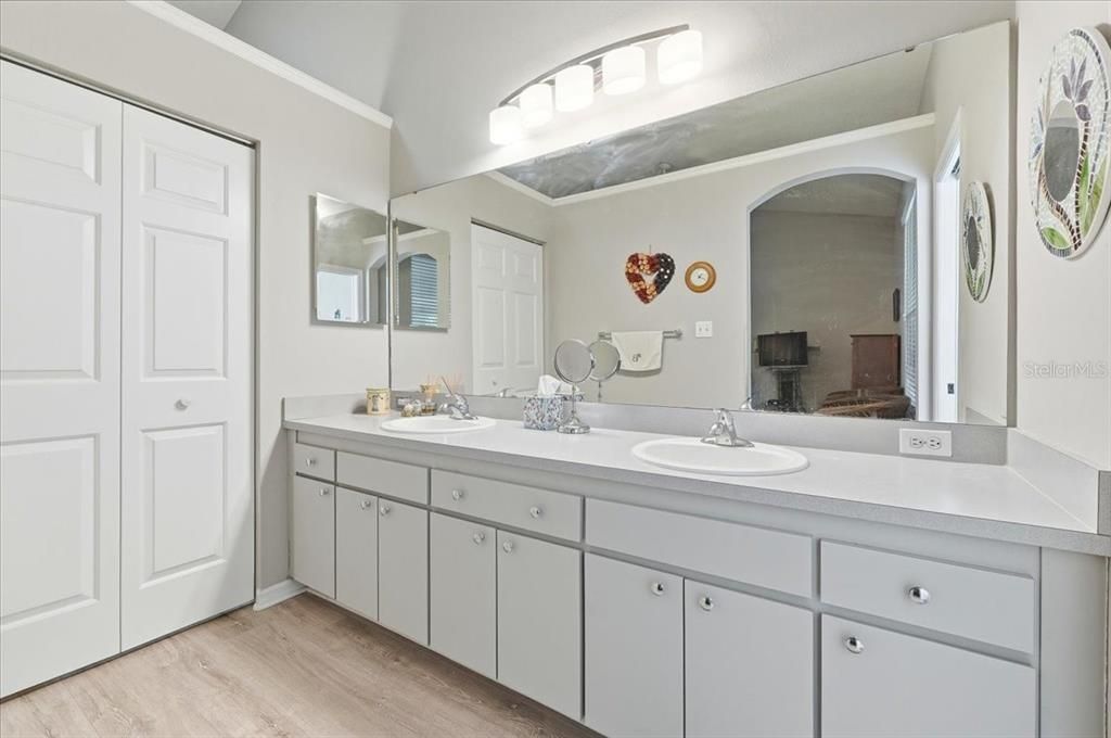 Active With Contract: $300,000 (3 beds, 2 baths, 1799 Square Feet)