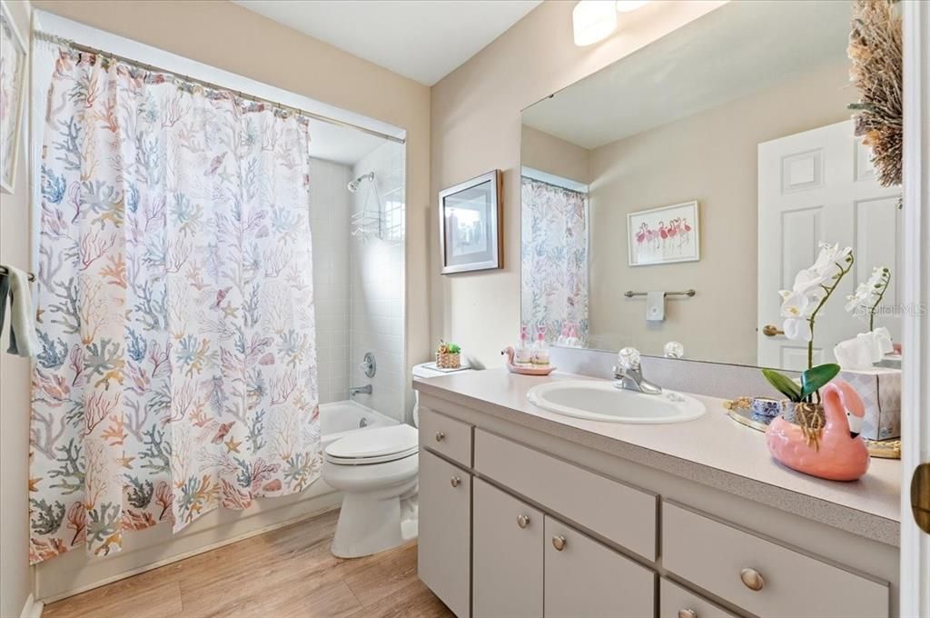 Active With Contract: $300,000 (3 beds, 2 baths, 1799 Square Feet)