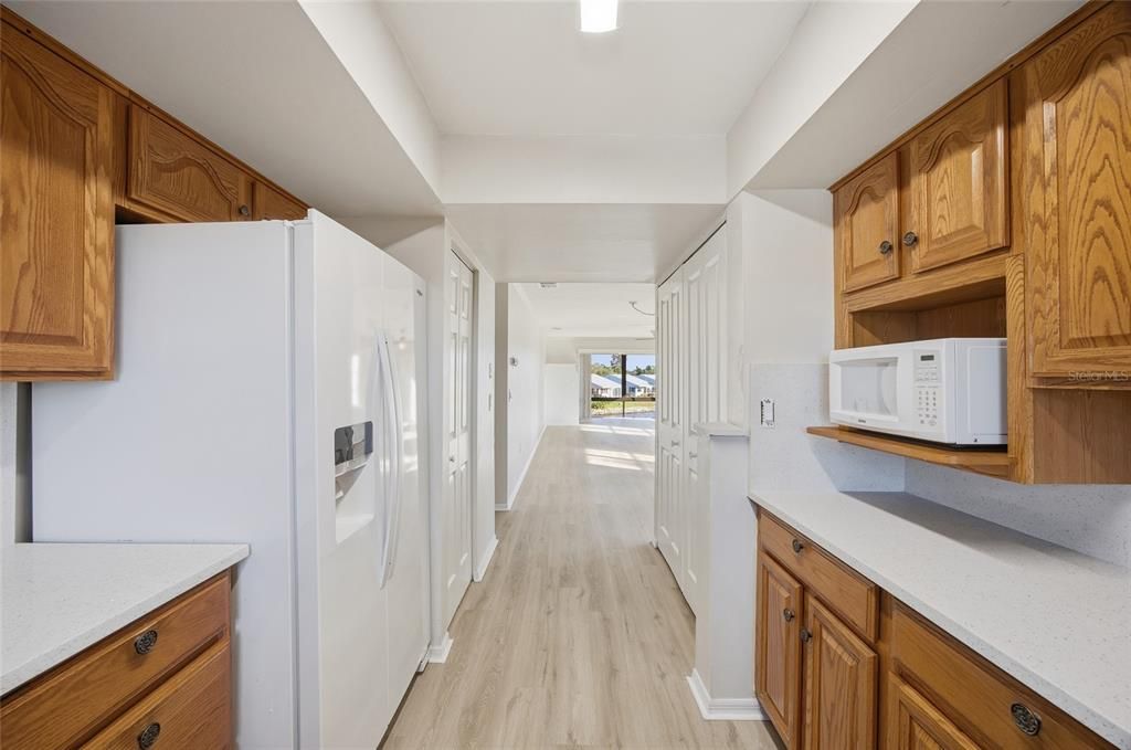 For Sale: $260,000 (2 beds, 2 baths, 1525 Square Feet)