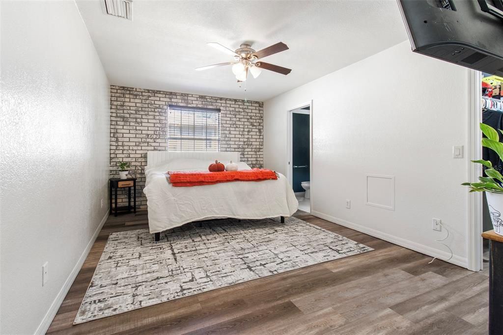 待售: $259,900 (3 贝兹, 2 浴室, 1324 平方英尺)