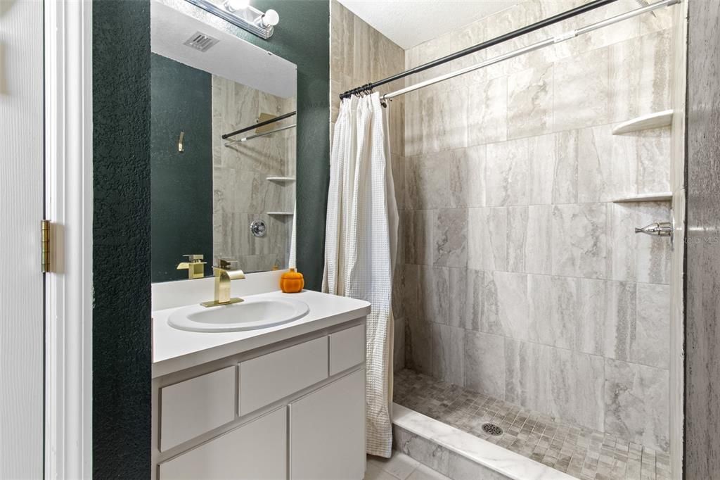 待售: $259,900 (3 贝兹, 2 浴室, 1324 平方英尺)