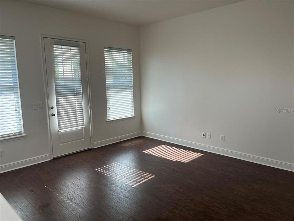 For Rent: $3,095 (4 beds, 3 baths, 1726 Square Feet)