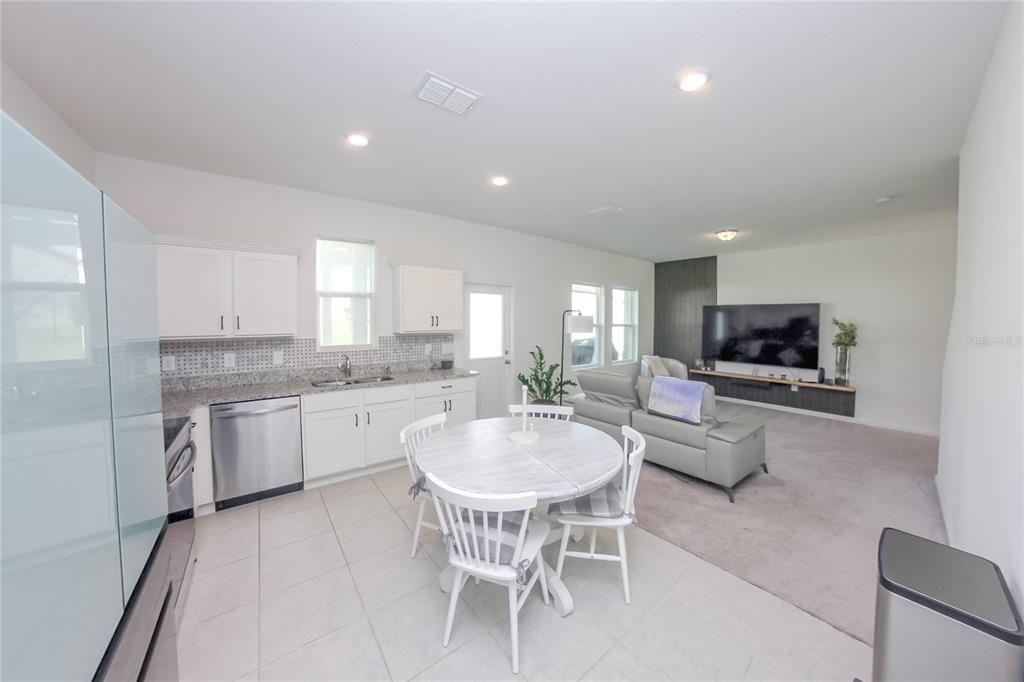 В аренду: $2,500 (3 спален, 2 ванн, 1687 Квадратных фут)