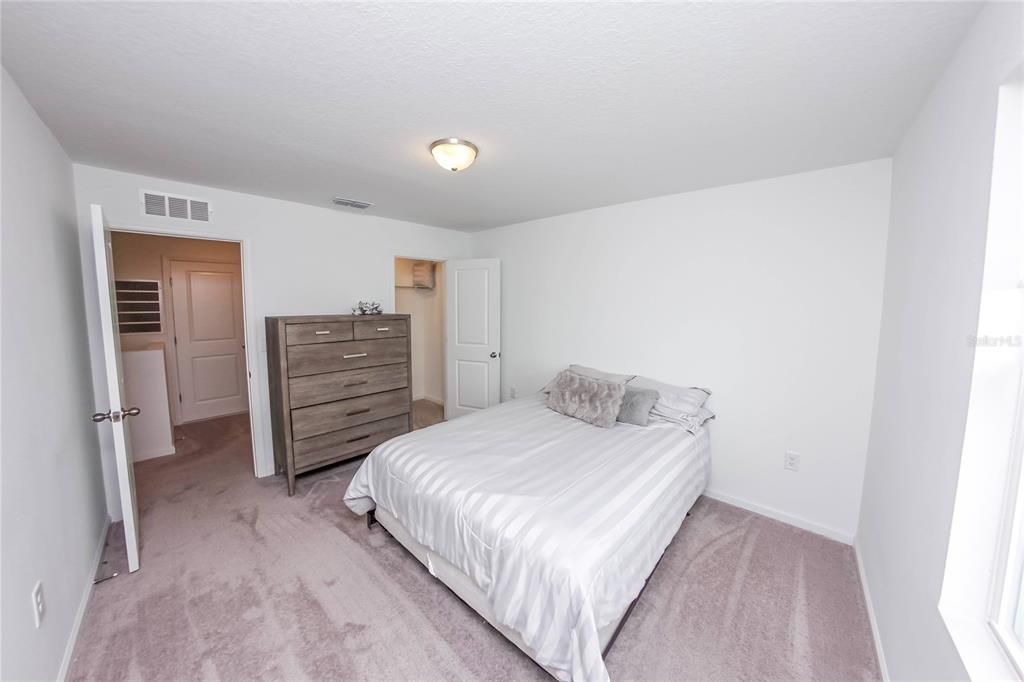 В аренду: $2,500 (3 спален, 2 ванн, 1687 Квадратных фут)