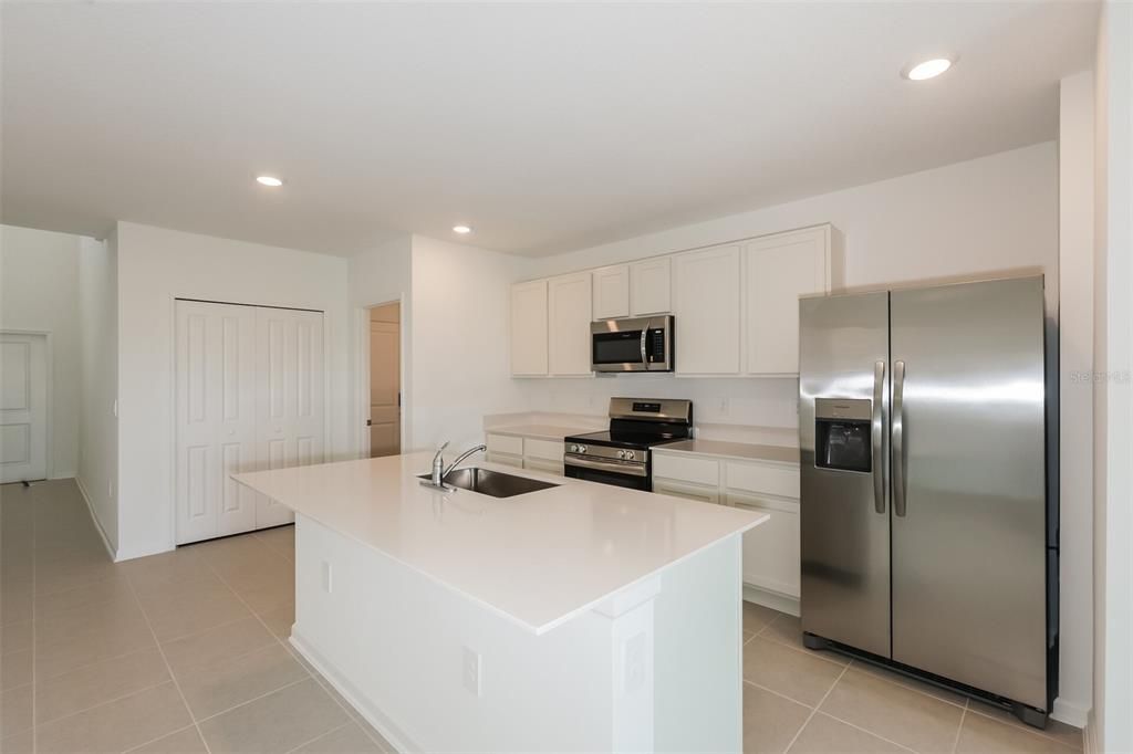 出租: $2,140 (5 贝兹, 2 浴室, 2326 平方英尺)