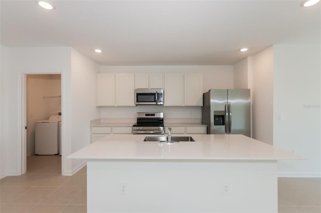 出租: $2,140 (5 贝兹, 2 浴室, 2326 平方英尺)