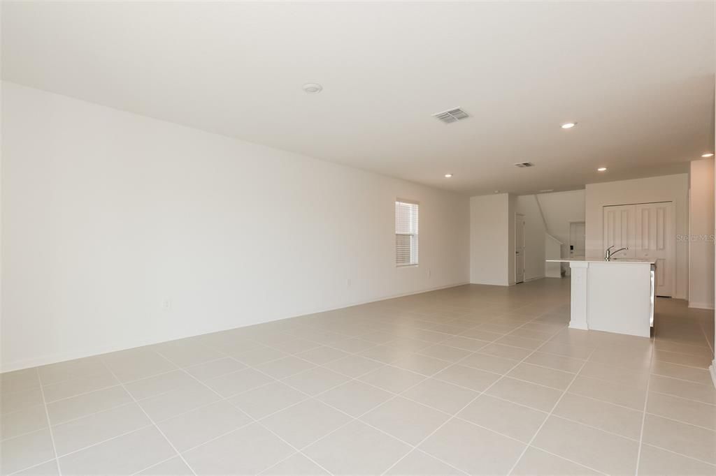 出租: $2,140 (5 贝兹, 2 浴室, 2326 平方英尺)