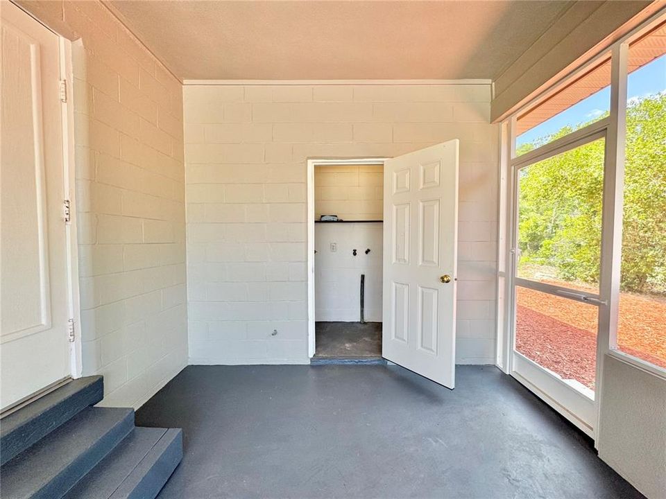 合同活跃: $180,000 (2 贝兹, 1 浴室, 708 平方英尺)