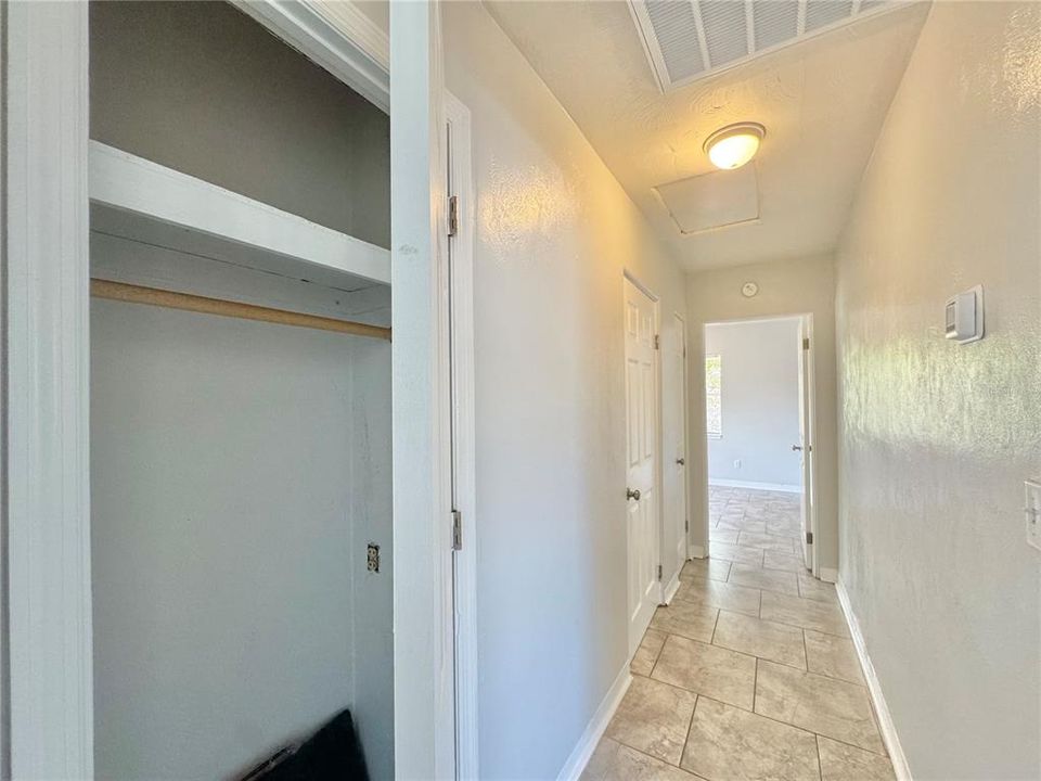 合同活跃: $180,000 (2 贝兹, 1 浴室, 708 平方英尺)