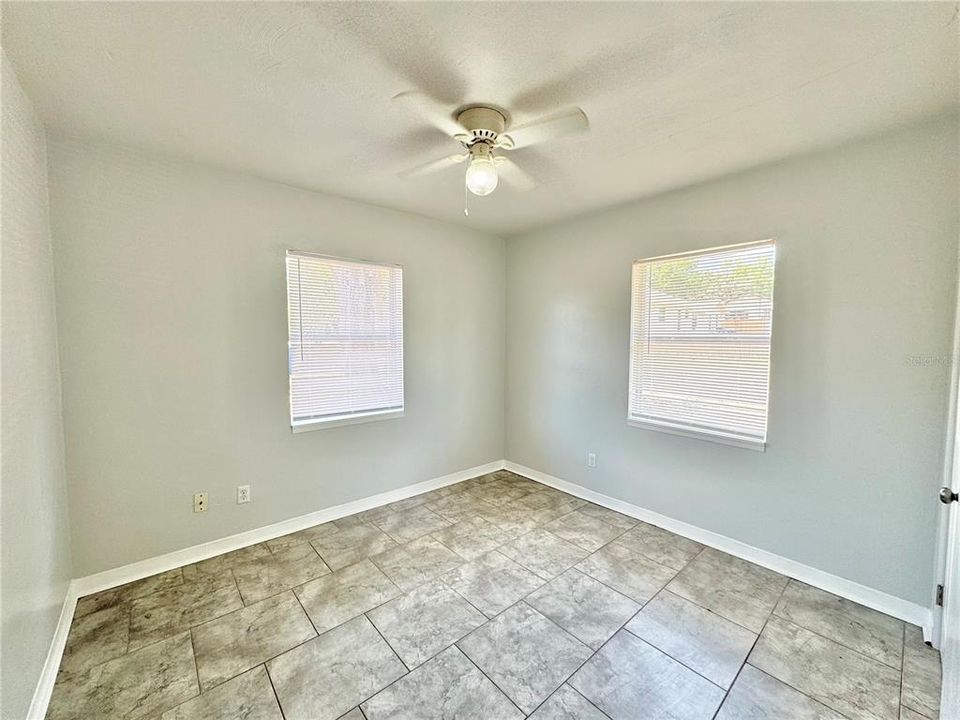 合同活跃: $180,000 (2 贝兹, 1 浴室, 708 平方英尺)