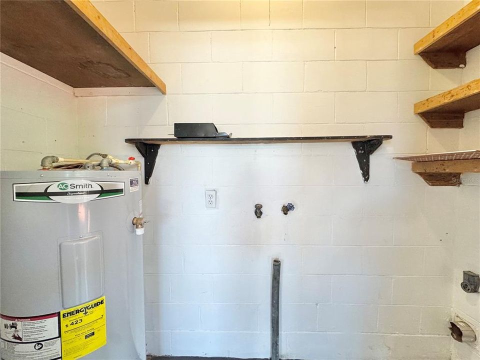 合同活跃: $180,000 (2 贝兹, 1 浴室, 708 平方英尺)