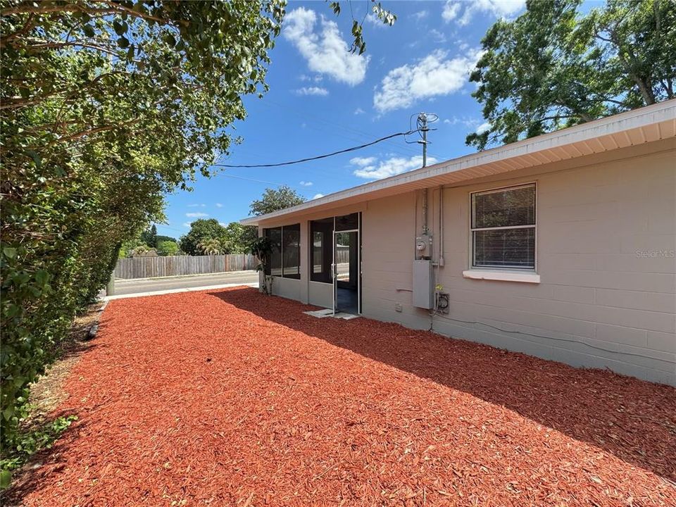 合同活跃: $180,000 (2 贝兹, 1 浴室, 708 平方英尺)