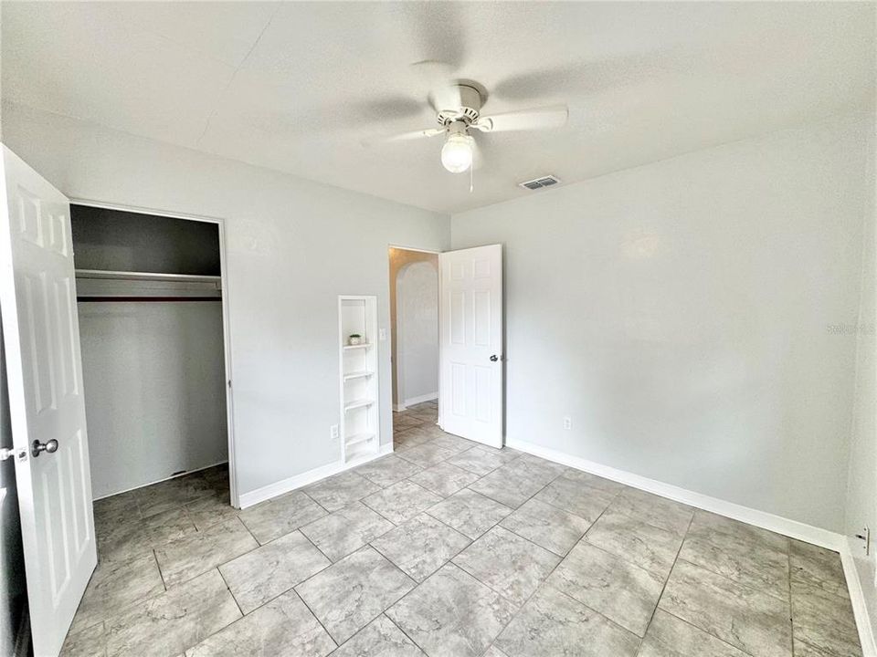 合同活跃: $180,000 (2 贝兹, 1 浴室, 708 平方英尺)