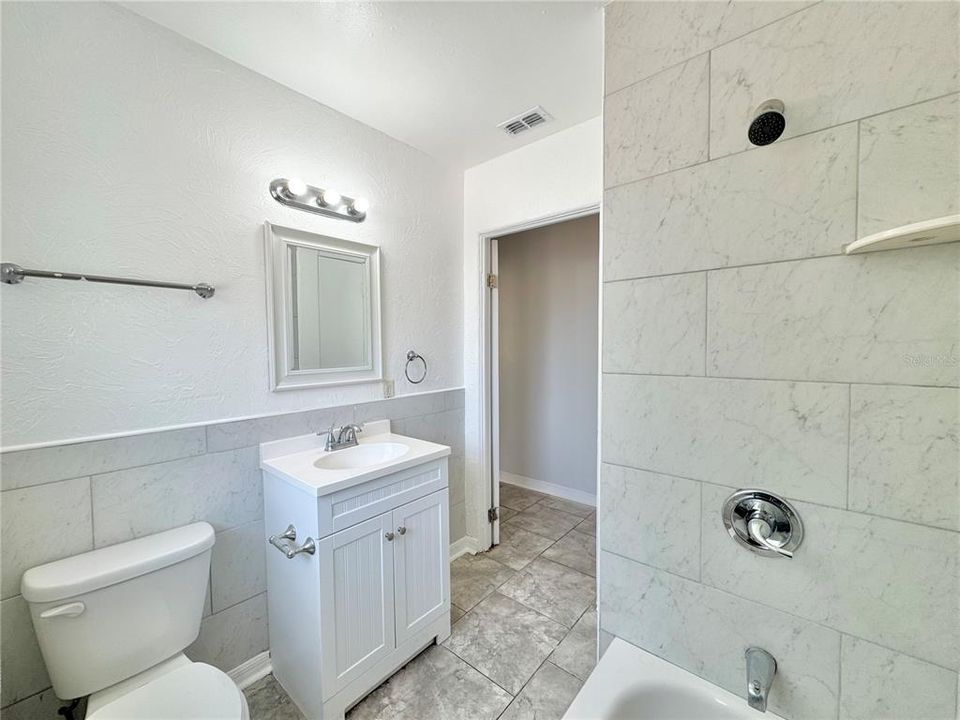 合同活跃: $180,000 (2 贝兹, 1 浴室, 708 平方英尺)