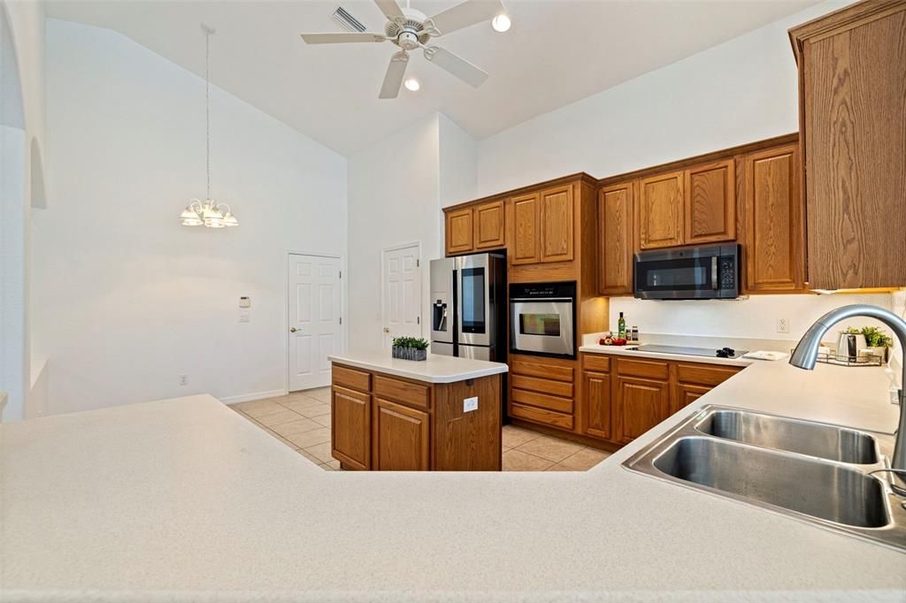 For Sale: $499,000 (4 beds, 3 baths, 2666 Square Feet)