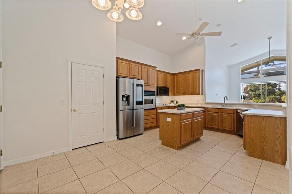 For Sale: $499,000 (4 beds, 3 baths, 2666 Square Feet)