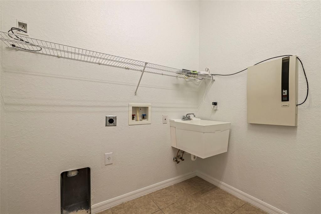 For Sale: $499,000 (4 beds, 3 baths, 2666 Square Feet)