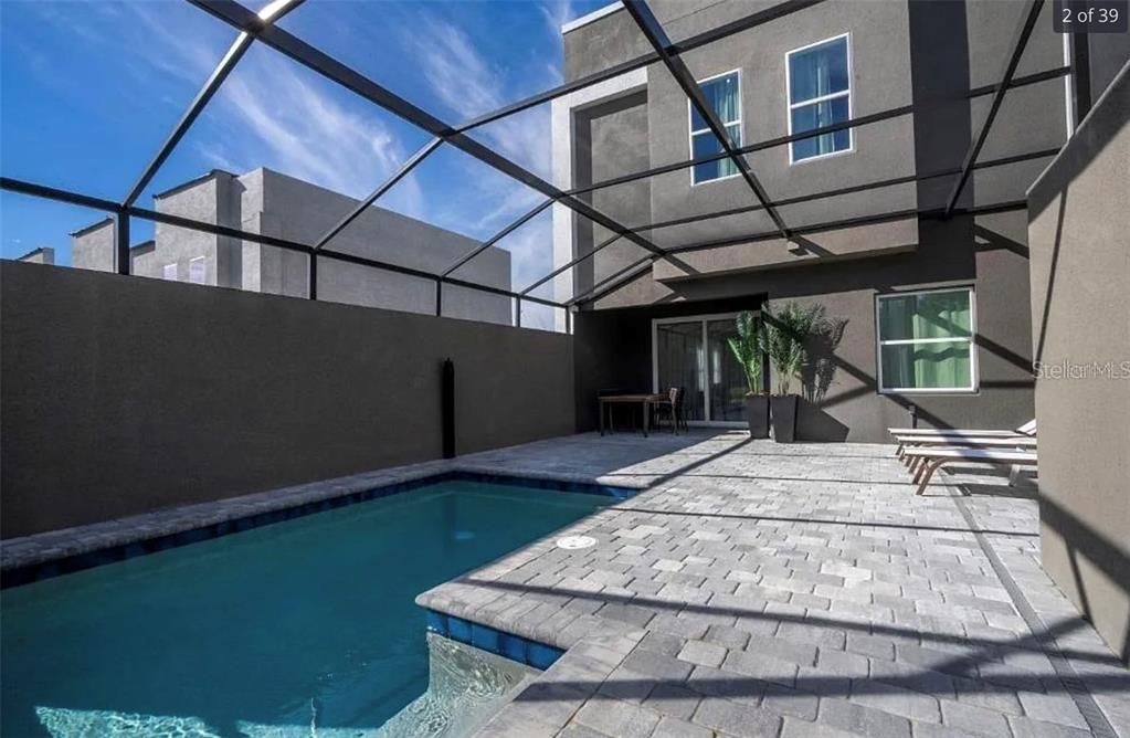 出租: $4,300 (5 贝兹, 4 浴室, 2200 平方英尺)