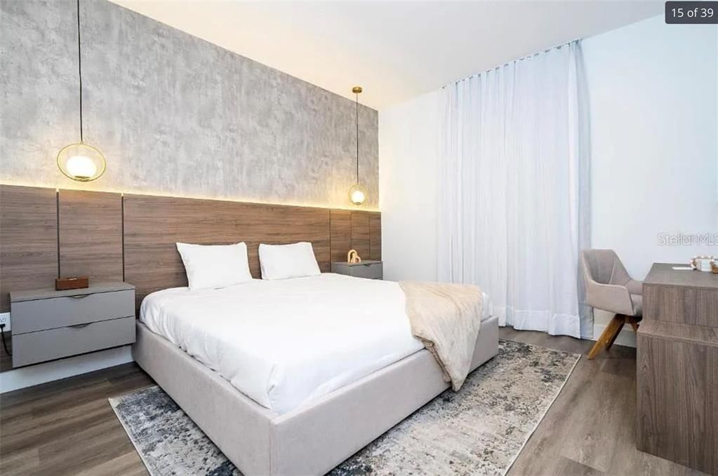 出租: $4,300 (5 贝兹, 4 浴室, 2200 平方英尺)