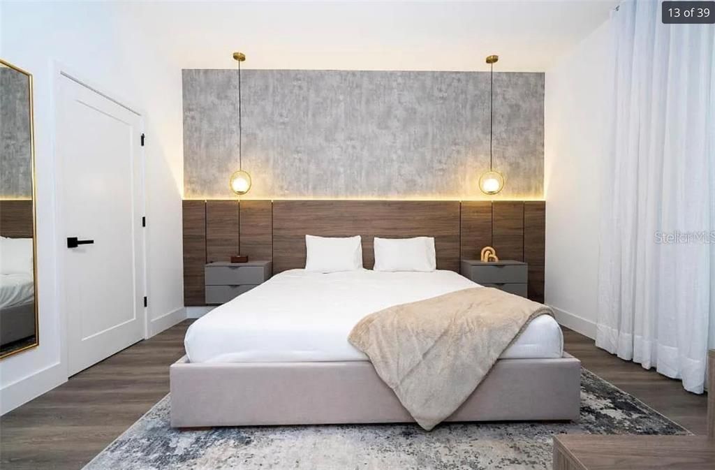 出租: $4,300 (5 贝兹, 4 浴室, 2200 平方英尺)