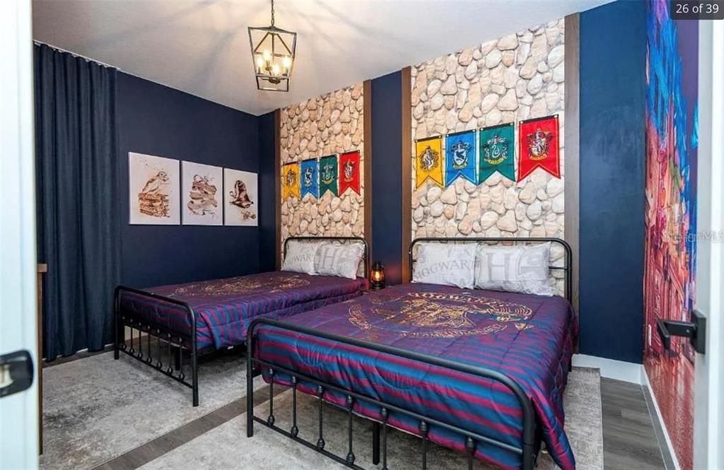 出租: $4,300 (5 贝兹, 4 浴室, 2200 平方英尺)