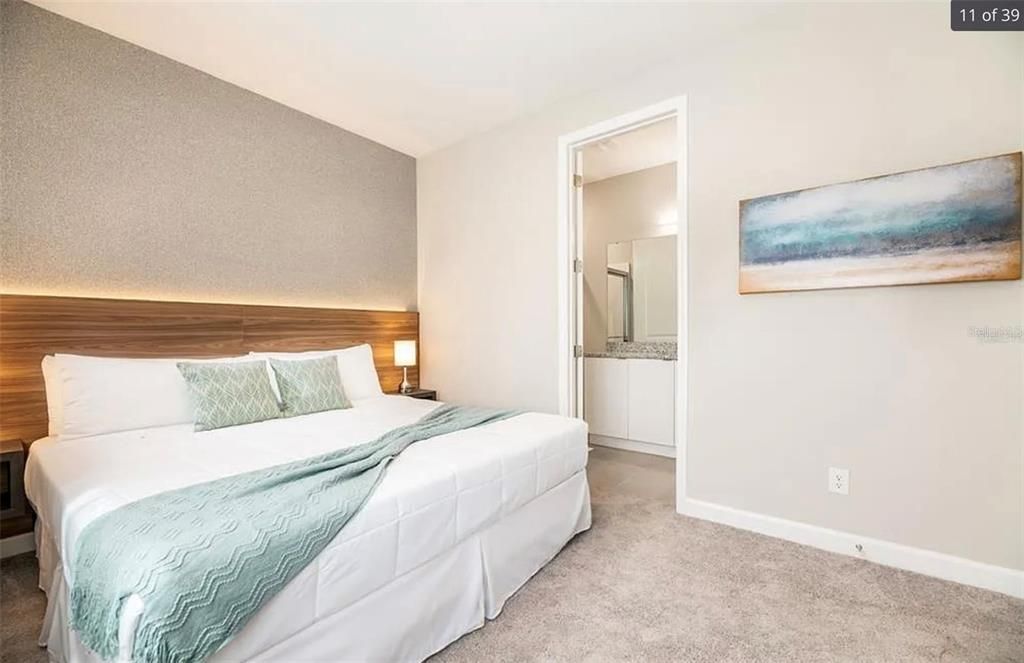 出租: $4,300 (5 贝兹, 4 浴室, 2200 平方英尺)