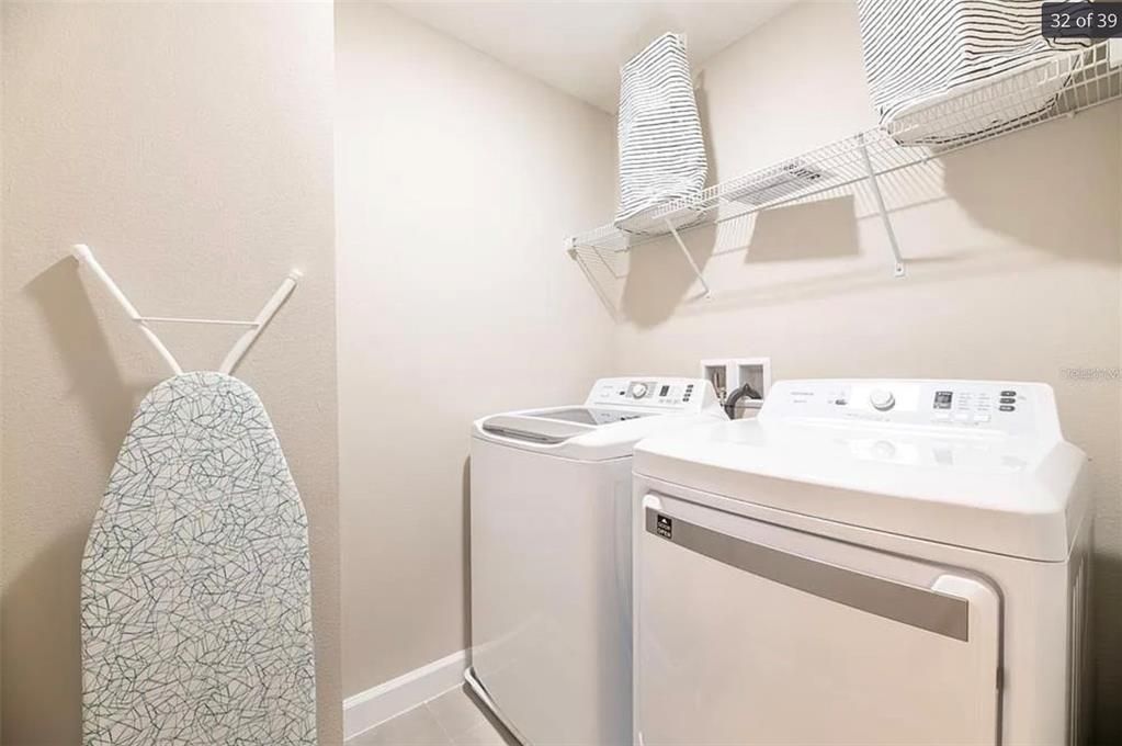 出租: $4,300 (5 贝兹, 4 浴室, 2200 平方英尺)