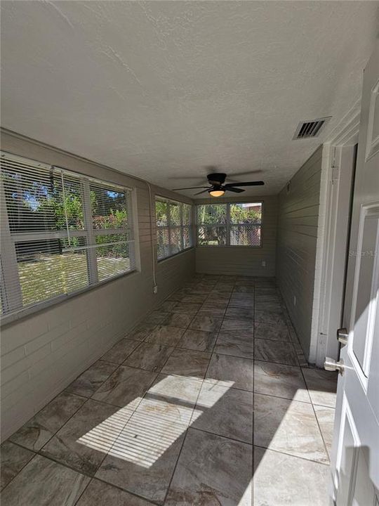 В аренду: $1,800 (3 спален, 1 ванн, 1434 Квадратных фут)