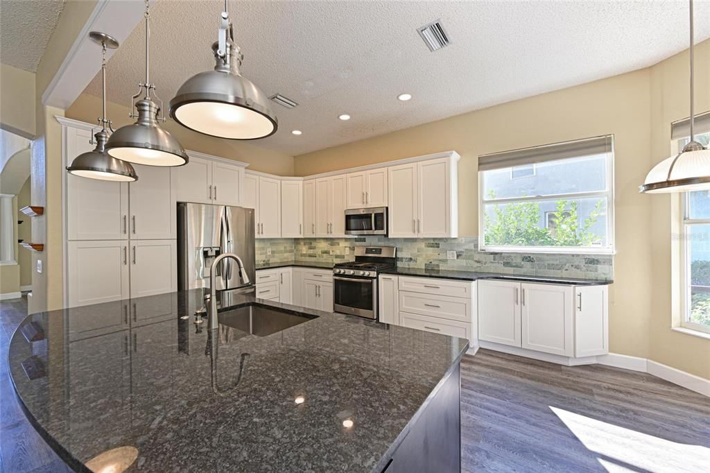 На продажу: $595,000 (3 спален, 2 ванн, 2228 Квадратных фут)